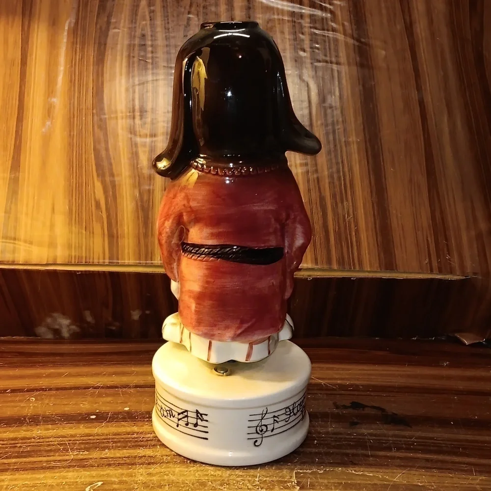 Vintage musical 🎼 bull dog decanter 